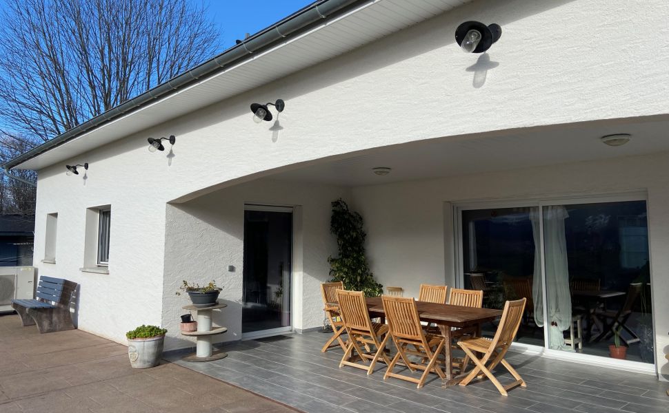  Maison contemporaine avec vues spectaculaires proche d'un village Pyreneen